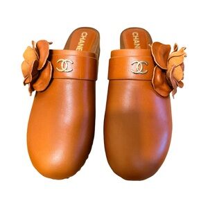 CHANEL vintage leather Camellia Clogs-Made in Italy-Size 38